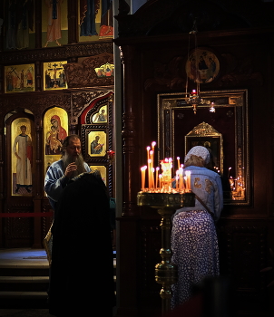 Монастырь. Повседневная жизнь. / У иконы Б.М. "Целительница."