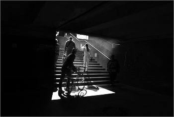 .... &quot;Иди за белым кроликом&quot;..... / уличный сюжет