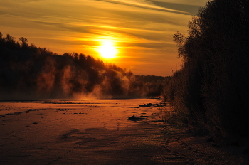 Вечер. / **Час вечера на зимней реке.*