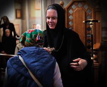 Монастырь. Праздничная служба. / Благословение.