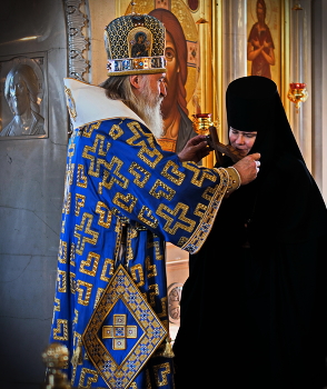 Монастырь. Праздничная служба. / Благословение.