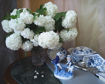 Праздников блестящие тревоги / Ах, этих праздников блестящие тревоги! - Пушкин наше всё