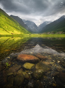 В озере горном / Северная Осетия