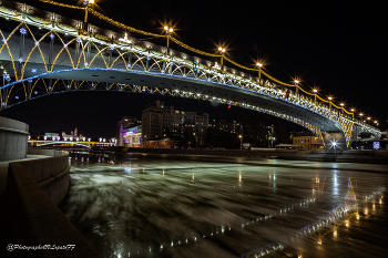 Патриарший мост / Место съемки: г.Москва
Патриарший мост 
Фотограф: https://vk.com/vvlopatoff