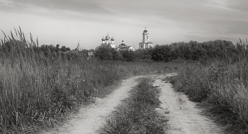 Дорога по лету / Высоцкий монастырь 2014 год.