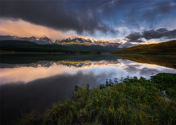 Рассвет на озере. / Озеро Джангысколь.Алтай.