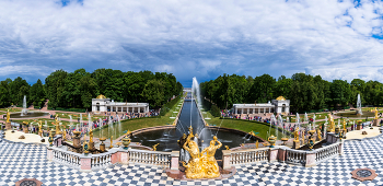 Петергоф. В парке. / ***