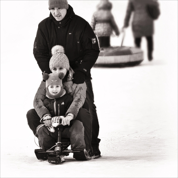 Семья... / Прогулка на Масленицу.