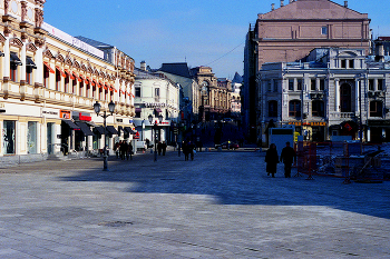 Кузнецкий Мост / Улица Кузнецкий Мост в Москве. Февраль 2013. OLYMPUS OM 2000 SM; OLYMPUS OM-SYSTEM F.ZUIKO AUTO-S 1:1.8 f=50mm; Kenko L37 Professional; Kodak Professional ProFoto XL 100; FOTOпроект.