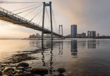 Вечерний город / Красноярск. Протока Енисея.