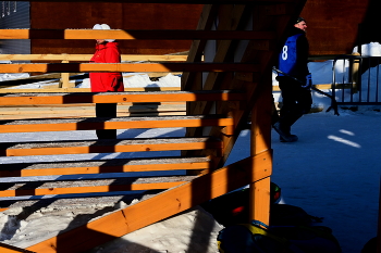 Под горкой. / ***