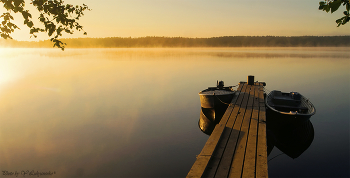 Крепитесь люди! Скоро лето!!! / Россия, Валдай, оз. Вельё
Раннее утро, слева моя лодочка... 
Вода - Зеркало, Эх! уже охота!