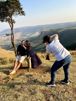 &nbsp; / A photographer taking pictures of a couple in the natural setting