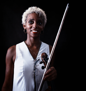 Кубинская скрипачка / El Floridita - исторический коктейль-бар в Гаване, который прославился благодаря тесной связи с писателем Эрнестом Хемингуэем. Он любил посидеть в этом баре и "пропустить" стаканчик дайкири.