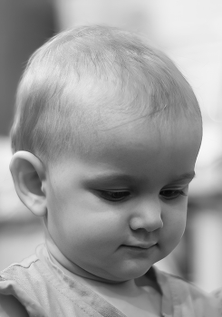 Алина в моменте задумчивости. Детство — время открытий. / ***