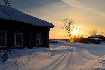 Мартовский закат / Сибирь, село. Календарная весна. У нас стоят 30 градусные морозы.