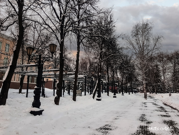 ПОСЛЕДНИЕ ЗИМНИЕ ДЕНЁЧКИ / улица, фонарь, аптека