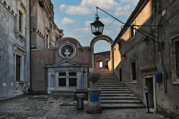 Церковный дворик / Замок Святого Ангела (Castel Sant-Angelo) в Риме
