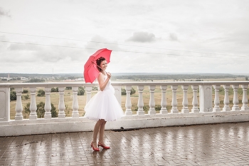 девушка с зонтом / фотопрогулка для девушки под дождем