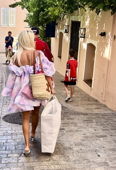 &nbsp; / Street life in Antibe, France