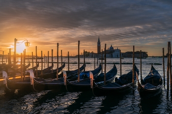 На рассвете / ***