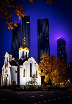 Коллаборация с ИИ / Небольшая ИИ обработка моей фотографии храма Серафима Саровского в Москва-сити.