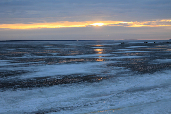 Первый луч / Вид на Онежское озеро с набережной Петрозаводска 25.03.26, около 7-00