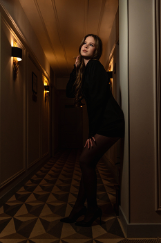 В коридоре / модель Юлиана Смирнова