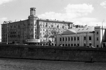 Кадашёвская набережная / Кадашёвская набережная Водоотводного канала в Москве. PENTAX Z-1p; SMC PENTAX-FA 1:1.4 50mm; Ж-2*; LUCKY NEW SHD 100; FOTOпроект. Май 2012.