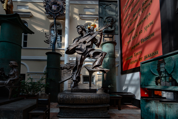 в музее-2 / галерея Зураба Церетели