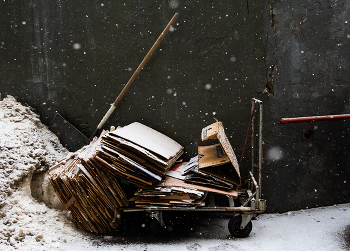 Падал прошлогодний снег / ***