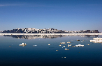 северные земли 2 / Весна в Охотском море. Полный штиль.
