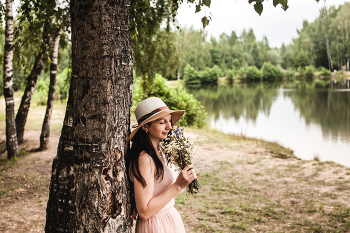 девушка у пруда / фотосессия для девушки у пруда