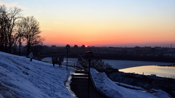 Куда уходит солнце / Мартовский закат.