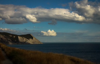 Под облаками / ***