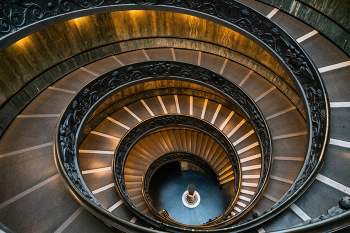 Лестница Браманте в музее Ватикана / ***