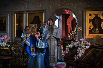 Вынос Святаго Евангелия. / Монастырь. Праздничная служба.