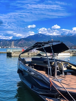 Катер на фоне гламурных гор / ***