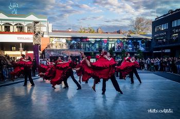 АРТ КВАДРАТ / Участник тематического конкурса 35AWARDS: Мобильное фото: Движение. По результатам основного голосования работа "Движение вверх" вошла в TOP 30% лучших фотографий конкурса.