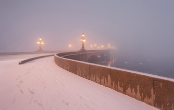 Троицкий мост в снежном тумане / Снегопад, март 2014

© EGRAPHOTO
egraphoto.com