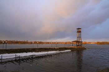 Весенний причал. / Половодье на Оке.