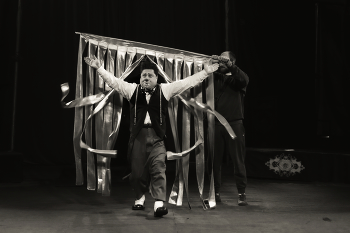 А вот и я (из серии "Цирк") / ***