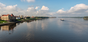 Издалека долго течёт река Волга... / Река Волга. Рыбинск. Сентябрьский погожий день.