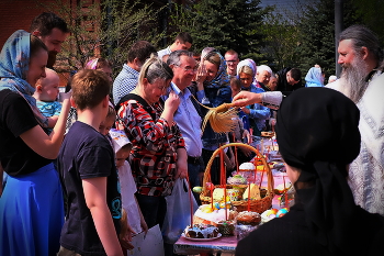 Освящение Пасхальной снеди / Монастырь. Праздничная служба.