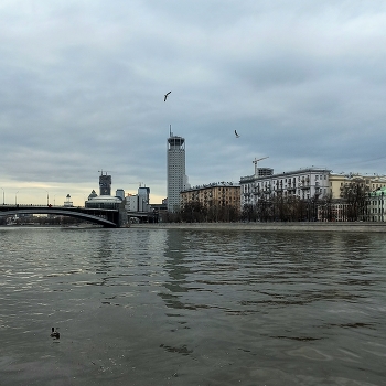 Вид на Космодамианскую набережную / ***