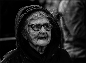...Некоторая степень удивления .... / уличный портрет женщины
