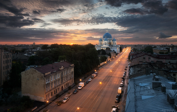 Петербург с крыш - Измайловский собор, Троицкий проспект / Из фото-рассказа «Как я провел лето» : http://egra.livejournal.com/9545.html

© EGRAPHOTO
egraphoto.com