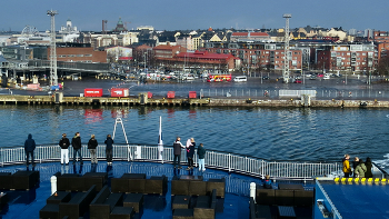 Hyvästi Helsinki! / До свидания, Хельсинки!
 Финский залив, Балтика.