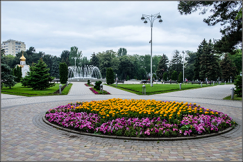 Май в Анапе. / Анапа. Площадь перед мэрией. Май.