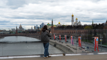 **На Мосту* / Зарядье